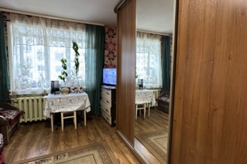 Комната, (всего 4 ком.), 100 м², 3/5 эт.