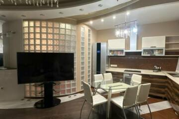 4-к квартира, 102 м², 4/4 эт.
